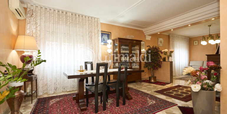 InOut_GV_02425